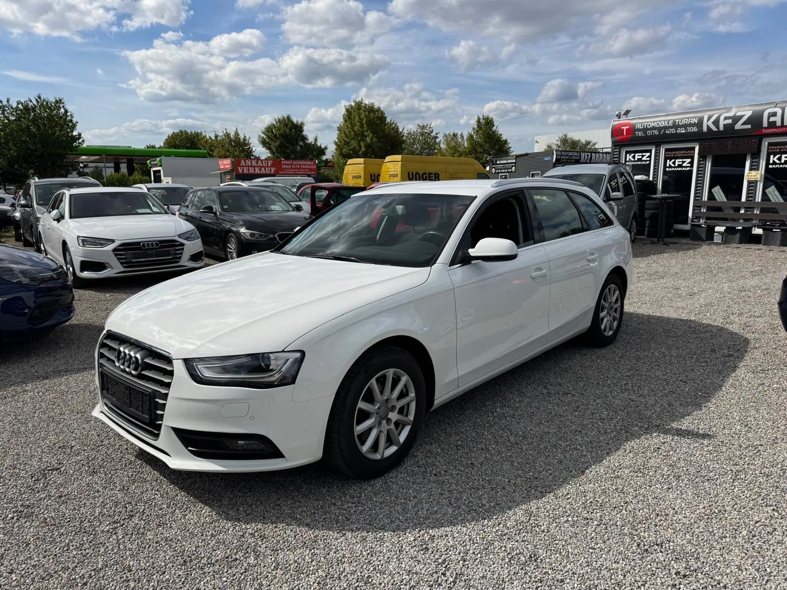 Weißer Audi A4 Avant Dreiviertelansicht bei Automobile Turan